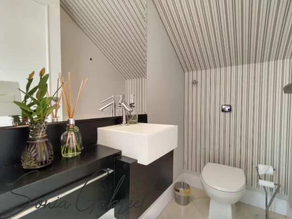 Imagem Imponente Casa em Condomínio à Venda em Vinhedo-SP 3 Quartos, 3 Suítes, 3 Salas, 5 Banheiros, 5 Vagas, 450m² Imagem Imponente Casa em Condomínio à Venda em Vinhedo-SP 3 Quartos, 3 Suítes, 3 Salas, 5 Banheiros, 5 Vagas, 450m²