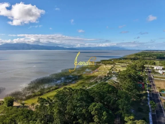 Imagem Sobrado com 05 suítes, com 400m2 de área construída