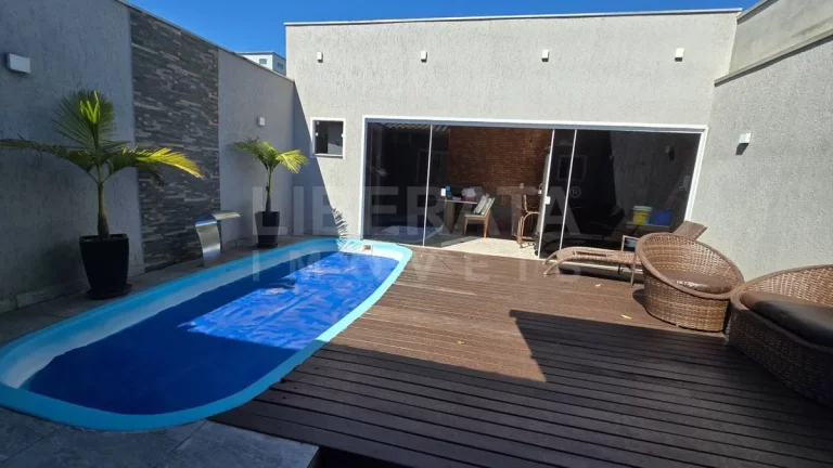 Imagem Casa a venda na Meia Praia, Navegantes, SC