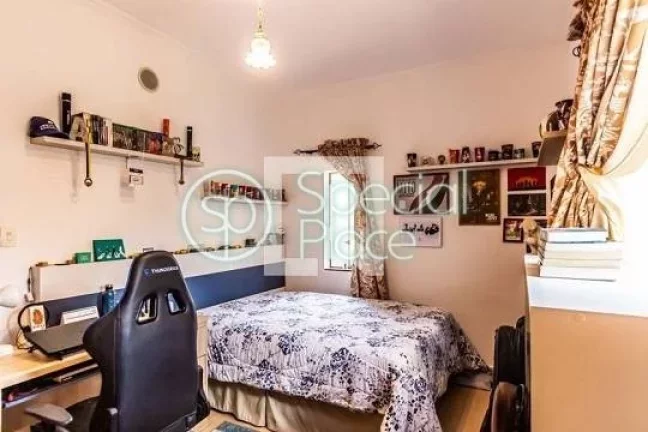 Imagem São 115m² de área privativa, dois dormitórios ( 1 suíte ) e 1 vaga na garagem. Living espaçoso...