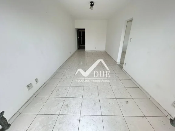 Imagem Oportunidade na Ponta da Praia em excelente localização, Vista Livre, Andar mediano com elevador e vaga de garagem suficiente.