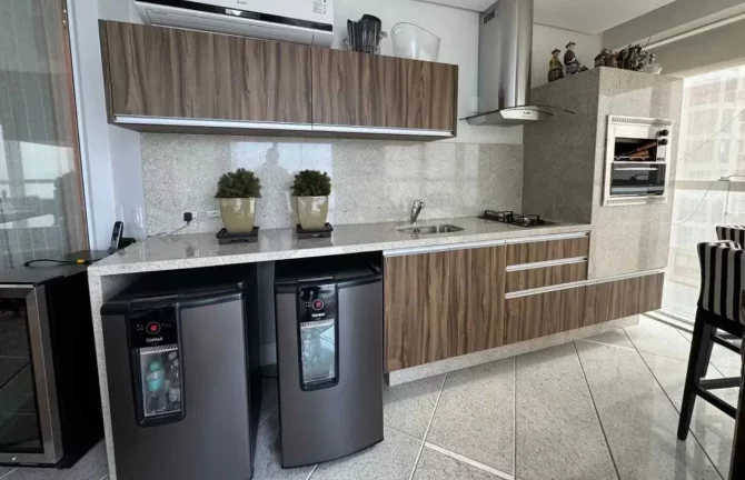 Imagem Apartamento mobiliado com 4 suítes e 4 vagas de garagem na Av. Atlântica em Balneário Camboriú
