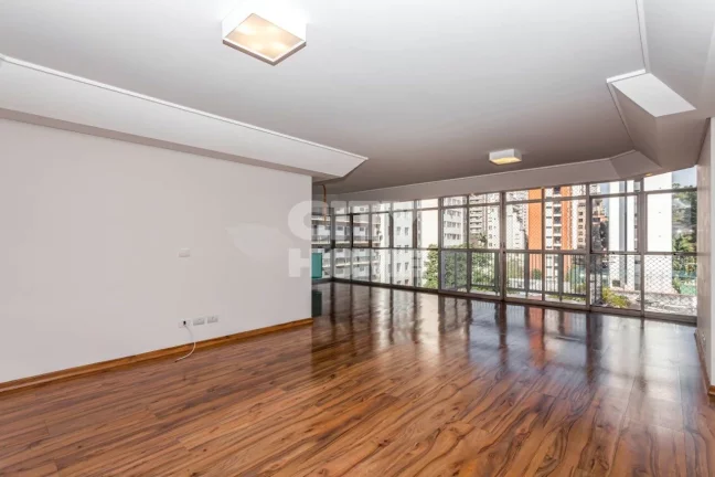 Imagem Lindo apartamento com 240m2, 3 dormitórios ( 1 suíte ) e 2 vagas na garagem. Apartamento impecáve...