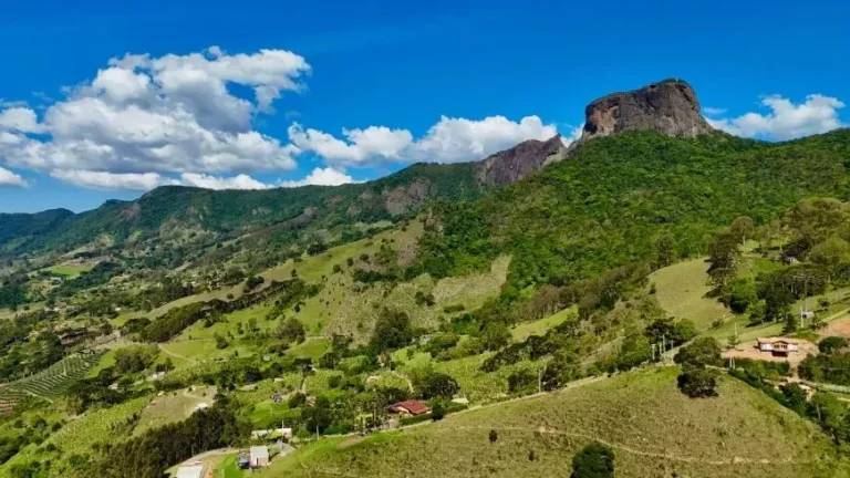 Imagem Chácara de Alto Padrão: Vista Exclusiva para a Pedra do Baú