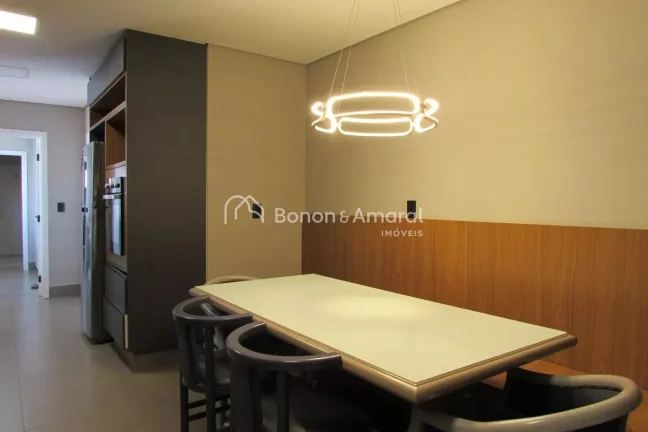 Imagem Imóvel espaçoso com 3 dormitórios, sendo 2 suítes, além de 3 banheiros no total. Bem equipado, ...