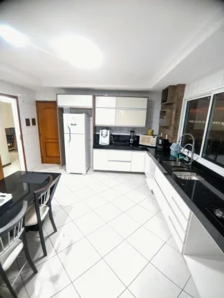 Imagem GIGANTE APARTAMENTO COM 4 QUARTOS E 4 GARAGENS NA PRAIA DO MORRO