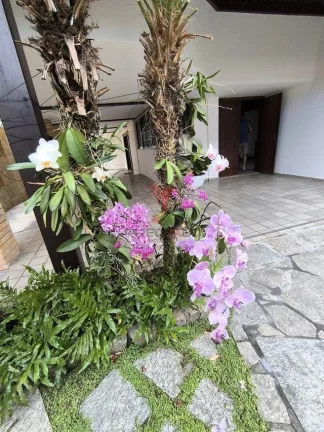 Imagem Linda casa com Jardim, 4 quartos , sendo 3 Suites , 4 Vagas, no Bairro Capim Macio, Natal