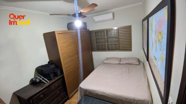 Imagem Casa no Jardim Independência: 4 quartos, 2 suítes, 3 salas, 2 vagas, 215m². Imperdível em Ribeirão Preto-SP! Acesse Quer Imóvel Negócios Imobiliários.