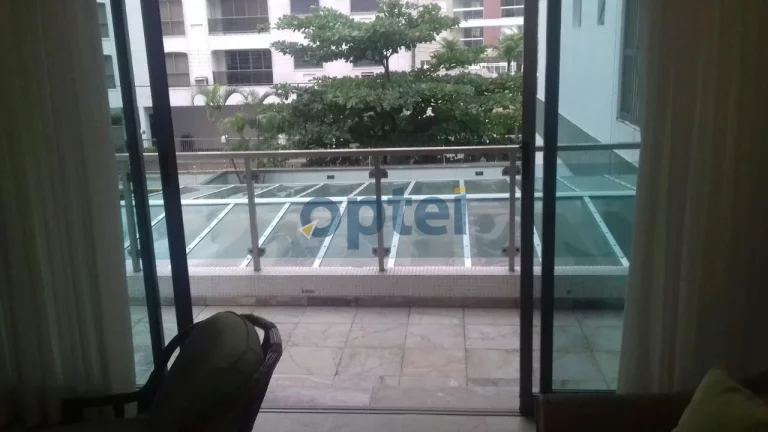 Imagem Apartamento mobiliado com 4 dormitórios (3 suítes), 2 vagas cobertas, 170 m² a duas quadras da praia da Enseada - Guarujá