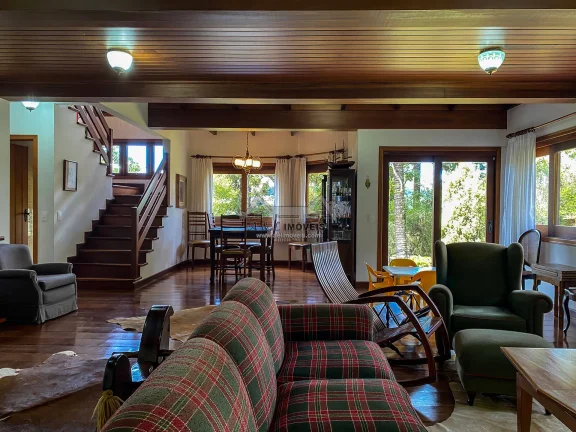 Imagem Casa à venda em Campos do Jordão - Com 3 dormitórios proximo ao Capivari