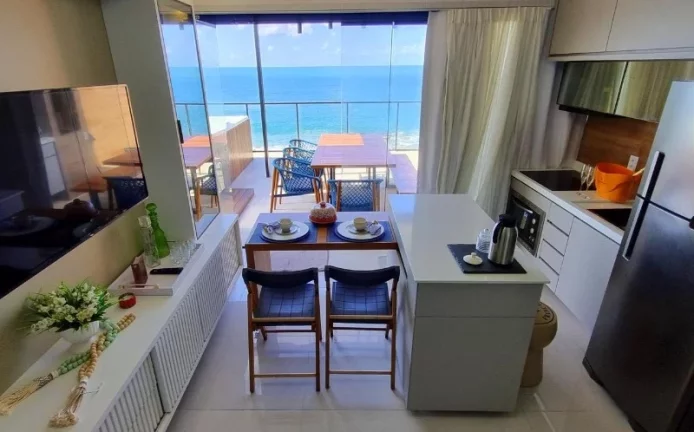 Imagem A 5ª Avenida Imóveis selecionou este charmoso apartamento revertido para 2/4 c/ Terraço, jacuzzi vista deslumbrante para o mar da Barra e do Carnaval: