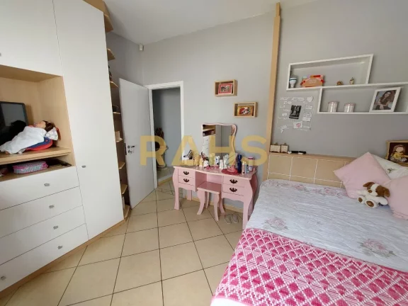 Imagem Casa Plana em rua calma no Costa e Silva, 468 m² de terreno e 270 m² de área construída. Excelen...