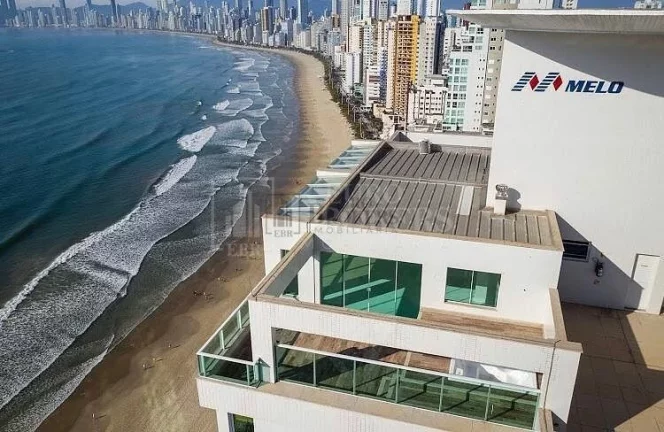 Imagem Cobertura com 3 suítes e 8 vagas de garagem