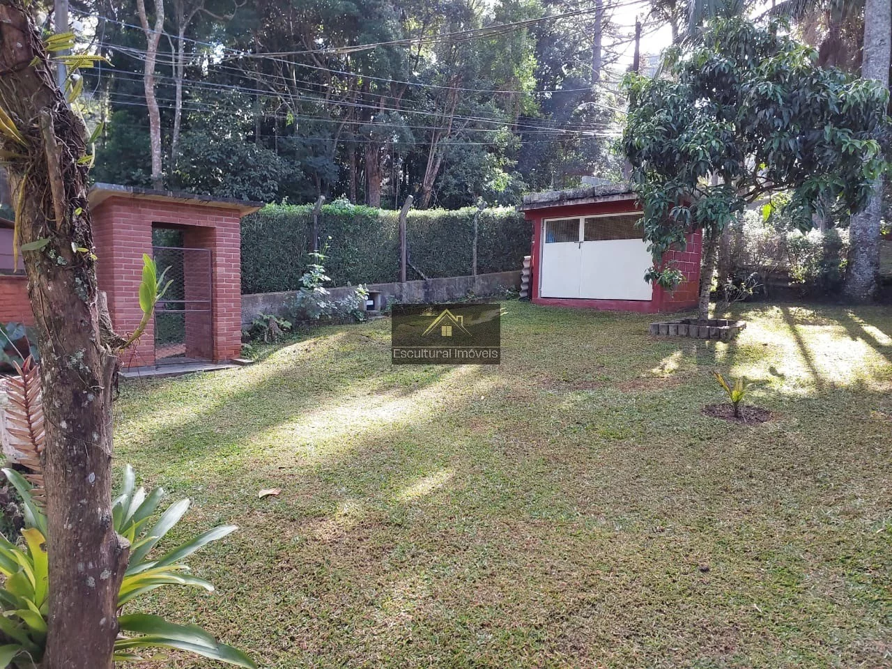 Imagem CHÁCARA EM CONDOMÍNIO PORTEIRA FECHADA ESTRADA DO EMBU PRÓXIMO ASSAÍ 3 SUÍTES PISCINA COPA COZINHA GERADOR 15 VAGAS NATUREZA EXUBERANTE FÁCIL ACESSO