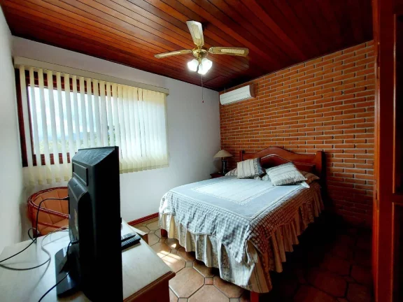 Imagem Maravilhosa Oportunidade de Casa à Venda na Riviera, Módulo 18, Rua Larga!