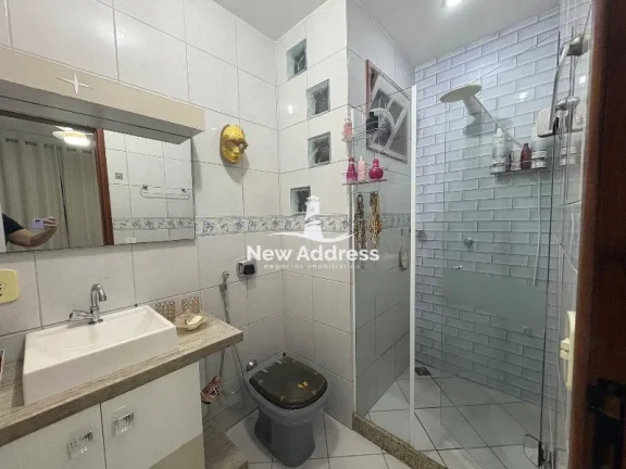 Imagem No Jockey, duas casas em um só imóvel com área gourmet: more com a família, alugue ou transforme em duplex. Comércio e serviços a poucos passos.
