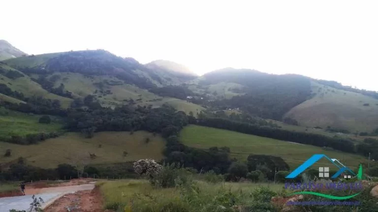 Imagem Seu Novo Lar em Paraisópolis: Lotes com Financiamento e Vista Panorâmica!