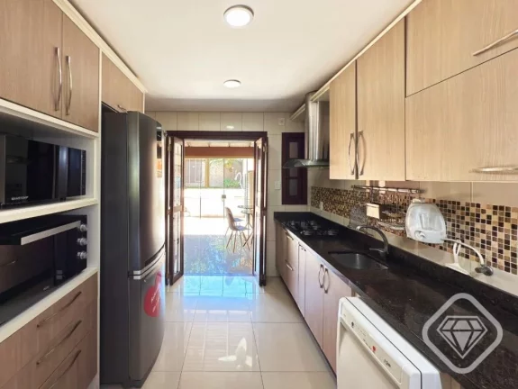Imagem Casa completa com piscina em rua tranquila em um terreno de 200 m².

Residência no bairro Espírit...