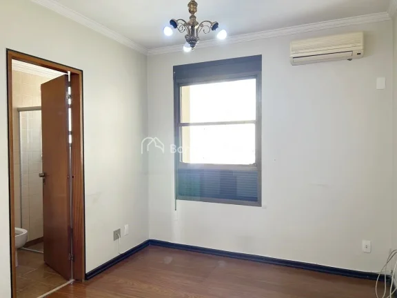 Imagem MORE NUM AMPLO APARTAMENTO DE 208m² !!!

Sala ampla para 3 ambientes, sala de almoço e sala de jan...