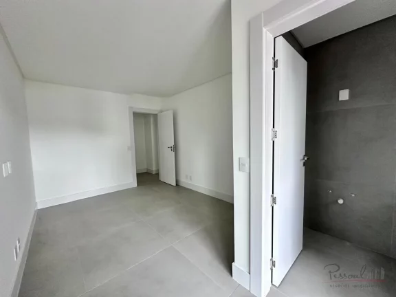 Imagem Apartamento exclusivo à beira-mar, localizado no prestigiado bairro João Paulo, em Florianópolis....