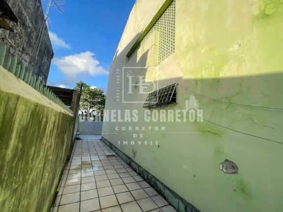 Imagem Casa Amarela - Residência Ampla e Bem Localizada