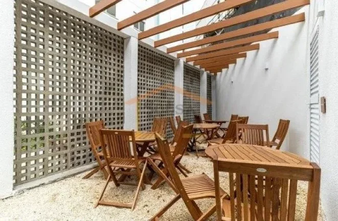 Imagem Apartamento com 1 dormitório, cozinha, banheiro, 26m².

Condomínio com lavanderia, salão de fest...