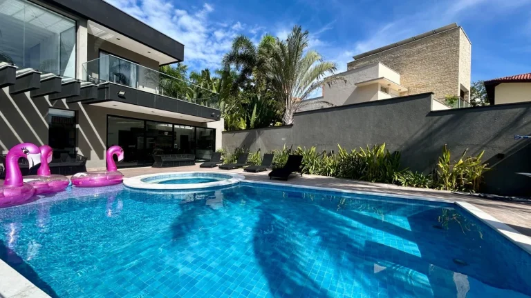 Imagem Imperdível! Casa à venda em Riviera de São Lourenço Módulo 04: 7 quartos, 7 suítes, 2 salas, 6 vagas de garagem, 427,73m² de área.