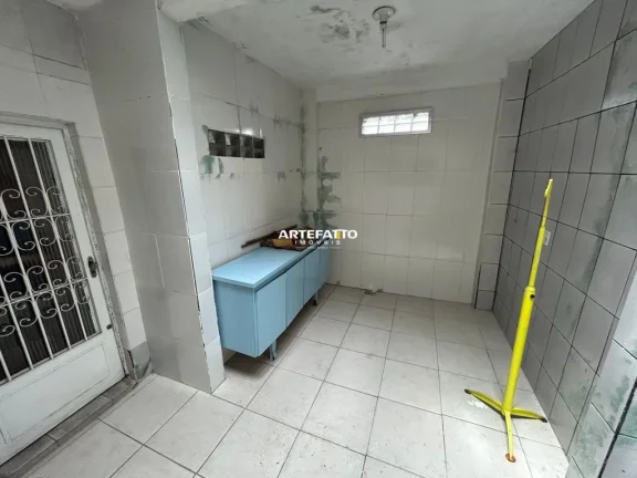 Imagem Casa de Esquina Ideal para por comércio clínica, escritórios perto da Marginal