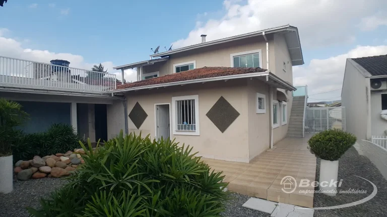 Imagem Sobrado Espaçoso no Petrópolis – Joinville/SC