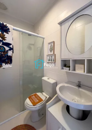 Imagem Casa 2 dormitórios com pátio fundos e frente com box para carro - Cachoeirinha