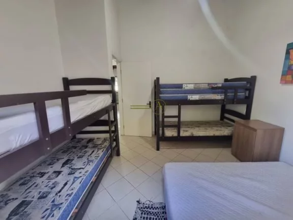 Imagem Casa térrea, com piscina e churrasqueira à venda apenas 40 metros da praia