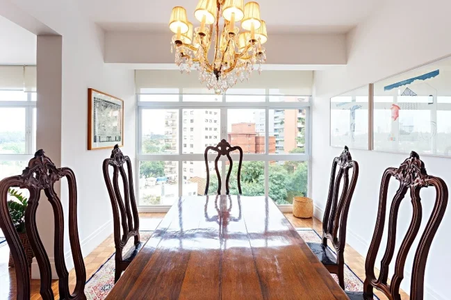 Imagem Apartamento 230M², 3Q, 1 Suíte, 2 Salas, 4 Banheiros, 1 Vaga, Banheira, Lavabo, Ar Condicionado Central, Banheiro de Serviço.