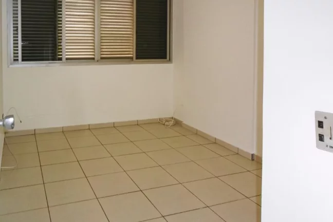 Imagem PITANGUEIRAS- UMA QUADRA DA PRAIA , LOCALIZAÇÃO ESPETACULAR , GARAGEM NO PRÉDIO.