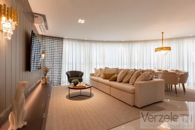 Imagem Apartamento 4 ou + dormitórios para Venda em Balneário Camboriú / SC no bairro Centro