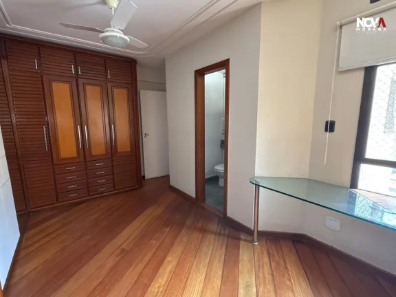 Imagem Apresentamos este amplo e sofisticado apartamento localizado na Praia da Costa, um dos endereços ma...