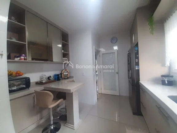 Imagem Lindo sobrado em condomínio tranquilo, com segurança 24 horas e excelente localização! A apenas ...