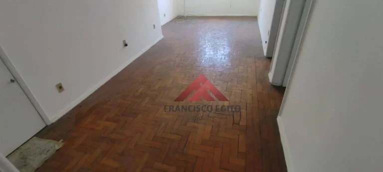 Imagem Apartamento tipo sobrado com generosos 110m² em rua fechada.