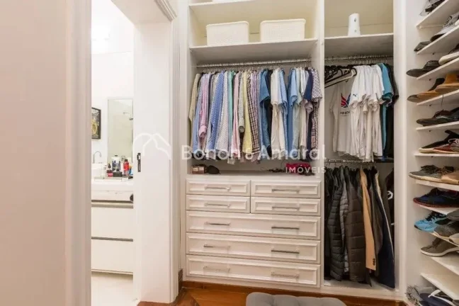 Imagem Exuberante casa no Alphaville Campinas, planejada e decorada em estilo Luiz XV com muita elegância....