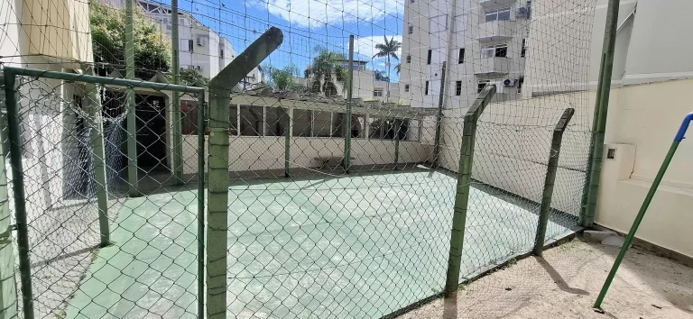 Imagem Apartamento mobiliado com 3 dormitórios sendo 1 suíte e 1 vaga de garagem em Florianópolis
