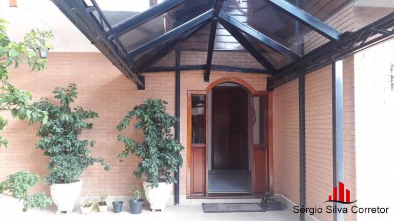 Imagem Casa Com 04 Suítes à Venda, em Condomínio Fechado em Campos do Jordão - SP.