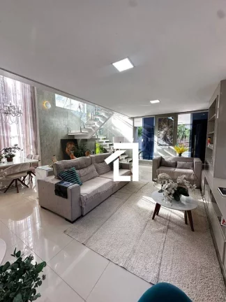 Imagem Casa no Antares – 5 Quartos | 4 Suítes | Piscina Privativa | 317m²