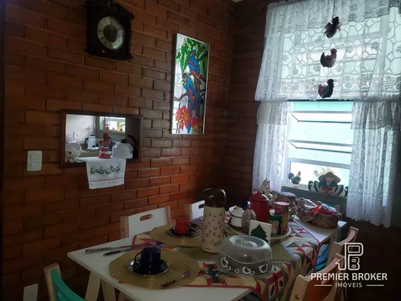 Imagem Casa à venda, 388 m² por R$ 1.250.000,00 - Tijuca - Teresópolis/RJ