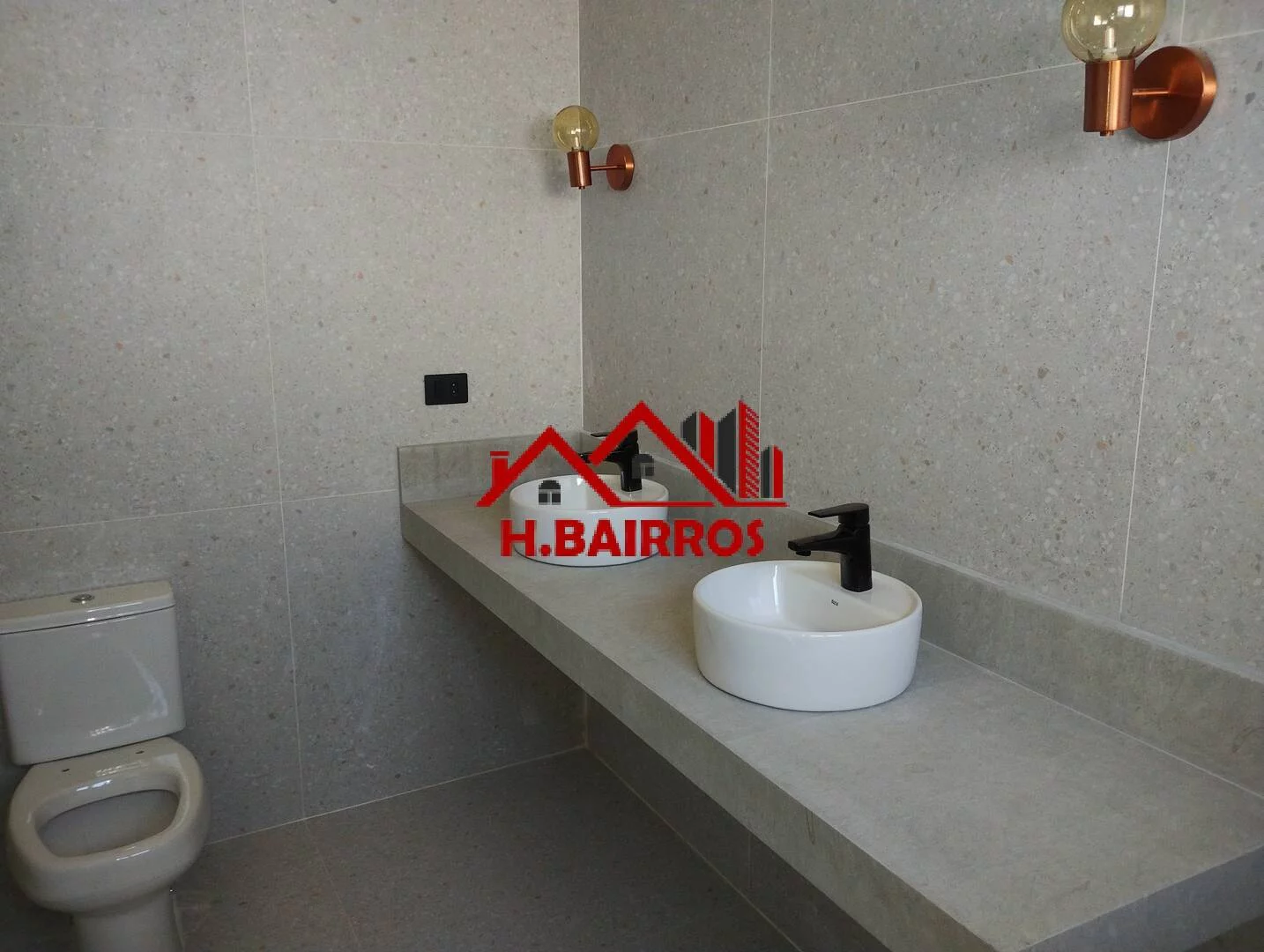 Imagem Casa com 4 Dormitórios à VENDA - Condomínio Colinas Paratehy Norte