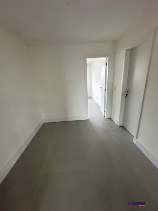Imagem CASA DE ALTO PADRÃO COM PISCINA E SUÍTES LUXUOSAS: CONFORTO E SOFISTICAÇÃO