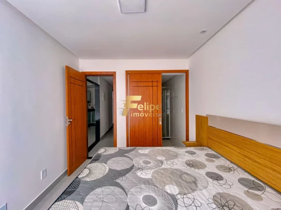Imagem UM LINDO APARTAMENTO COM PRÉDIO NA FRENTE DA PRAIA.