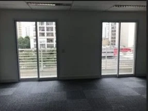 Imagem Conjunto Comercial à Venda em Moema - São Paulo-SP: 1 Banheiro, 1 Vaga de Garagem e 36m² de Área