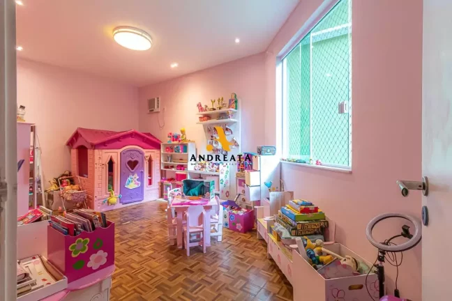 Imagem Apresentamos este triplex de 595m² no Humaitá