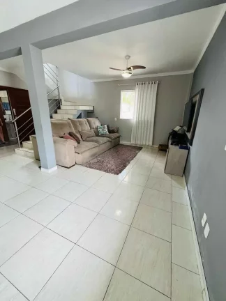 Imagem Casa com 3 dormitórios sendo 1 suíte e 2 vagas de garagem - Adhemar Garcia | Joinville/SC