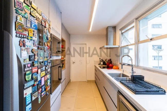 Imagem Apartamento de alto padrão para locação no Itaim Bibi, São Paulo-SP: 3 quartos, 3 suítes, 4 salas, 5 banheiros, 3 vagas, 280m².
