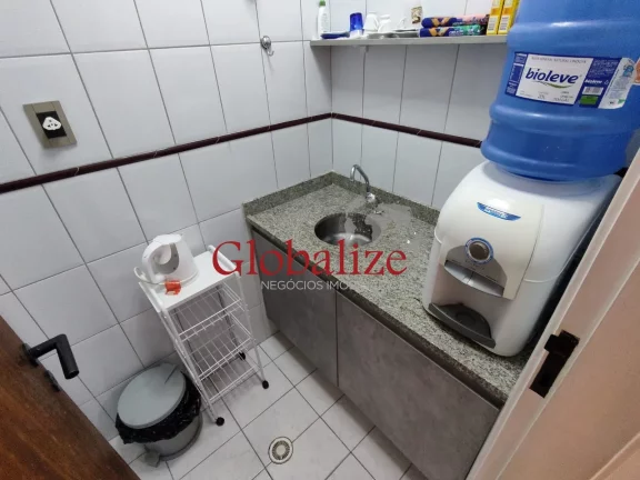Imagem Maravilhosa sala comercial mobiliada porteira fechada no centro da cidade de Santos (SP) para locação ou venda por R$.240.000,00 !!!